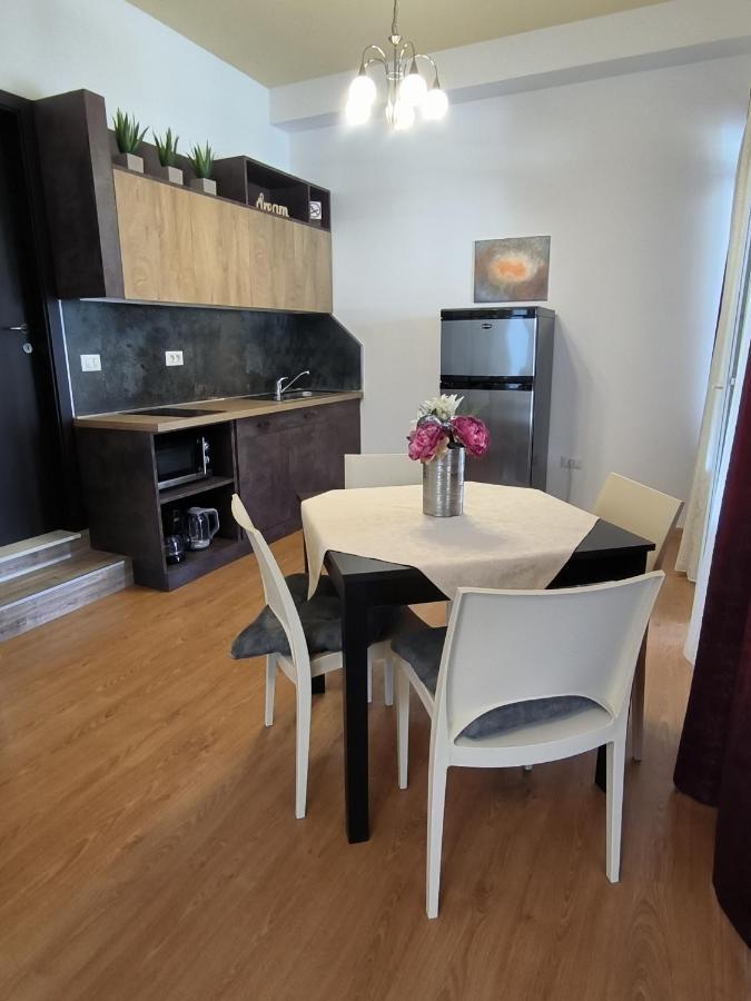 Kimm Apartment *